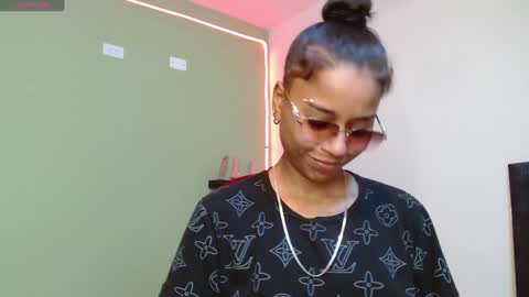 Snapshot of noha_thomson chatting on January 21, 8:43 pm Noha Thomson online show from January 21, 8:43 pm