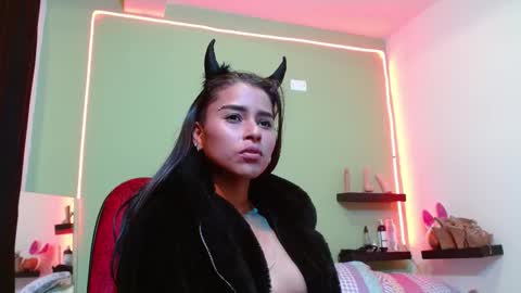 Snapshot of noha_thomson chatting on February 14, 2:18 am Noha Thomson online show from February 14, 2:18 am