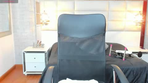 Snapshot of nohemi_louse chatting on September 10, 10:11 pm Nohemi online show from September 10, 10:11 pm