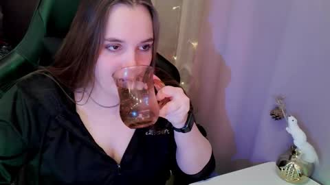 noir_ember_ online show from January 16, 2:59 pm