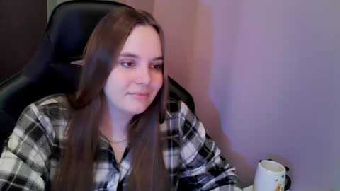 noir_ember_ online show from November 22, 2:15 pm