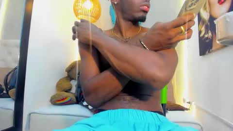 noir_king0 online show from February 12, 2:37 am