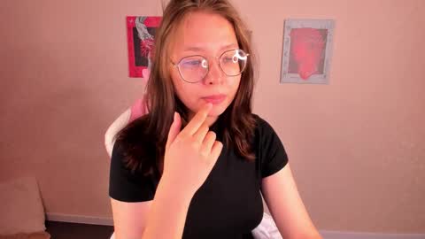 Snapshot of noora_moore chatting on September 15, 12:12 am NOORA online show from September 15, 12:12 am