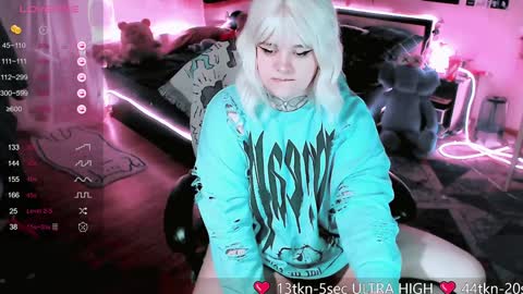 Snapshot of noori_hope chatting on February 8, 9:57 pm Noori online show from February 8, 9:57 pm