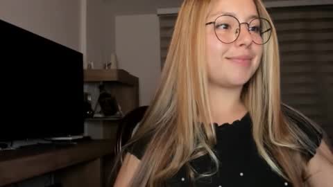 Ara online show from October 18, 9:02 am