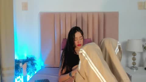 Snapshot of nora_dasilva chatting on January 11, 10:07 pm Nora Da Silva online show from January 11, 10:07 pm