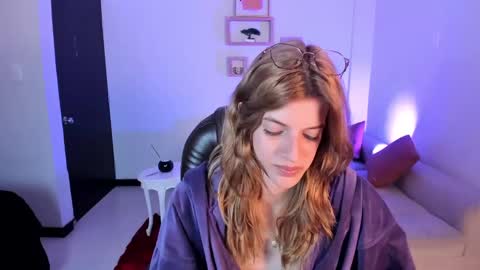 Snapshot of nora_vennucci chatting on February 12, 12:16 am Nora online show from February 12, 12:16 am