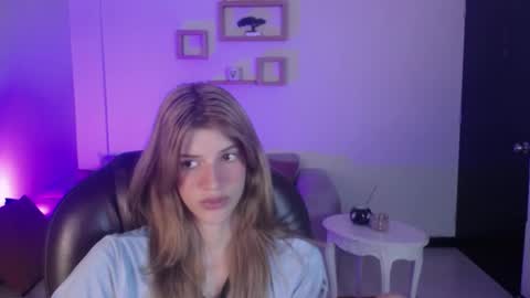 Snapshot of nora_vennucci chatting on February 8, 6:44 pm Nora online show from February 8, 6:44 pm