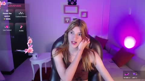 Snapshot of nora_vennucci chatting on February 19, 7:37 pm Nora online show from February 19, 7:37 pm