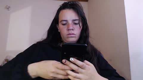 noreen_ online show from December 16, 9:10 pm