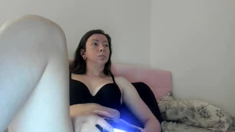 Emily snow online show from November 18, 2:03 am