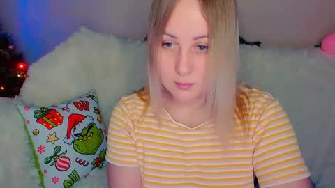 Snapshot of not_nakedcat chatting on December 17, 11:38 pm hi glad to chat online show from December 17, 11:38 pm