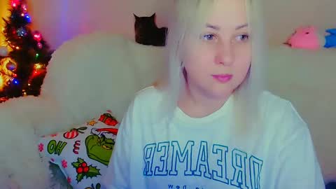 Snapshot of not_nakedcat chatting on December 23, 8:47 pm hi glad to chat online show from December 23, 8:47 pm