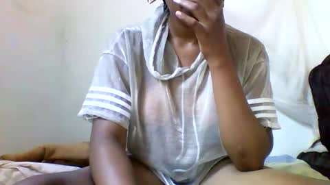 Snapshot of notoy1 chatting on February 25, 11:10 am notoy1 online show from February 25, 11:10 am
