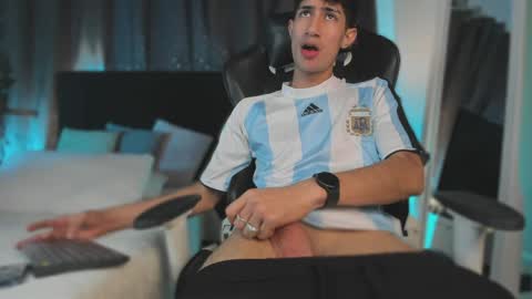 Nova online show from April 6, 9:16 pm