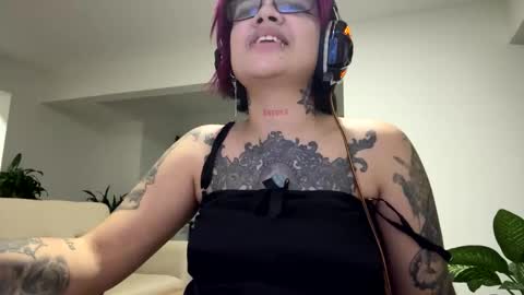 Snapshot of noxarcanee chatting on January 21, 3:15 am Goth Darling online show from January 21, 3:15 am