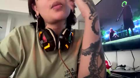Snapshot of noxarcanee chatting on February 9, 10:43 pm Goth Darling online show from February 9, 10:43 pm