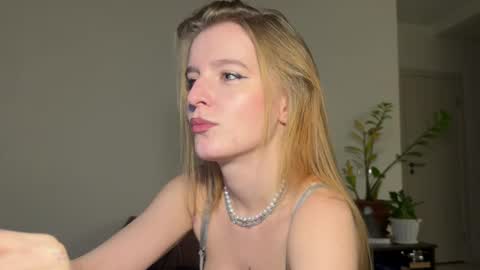 nura_foxx online show from March 10, 1:10 am