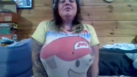 nutmegmatee online show from April 6, 7:31 am