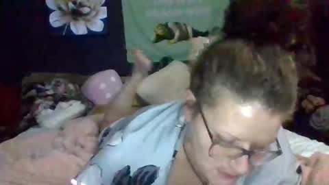 nutthousefunnyfarm online show from December 14, 5:57 am