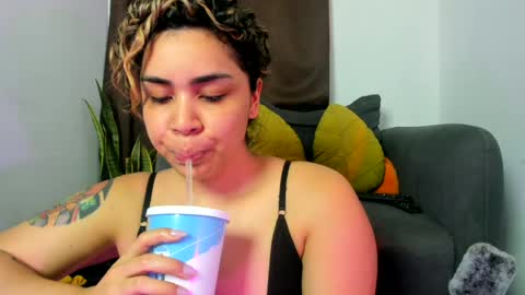 Nia online show from June 22, 11:56 pm