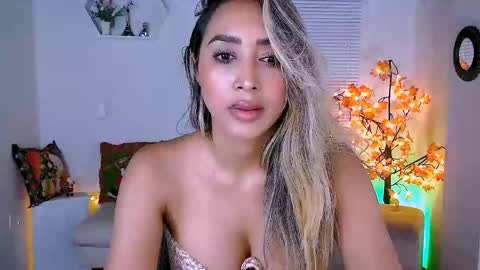 Snapshot of nycole_1988 chatting on December 19, 2:34 am Nycole online show from December 19, 2:34 am