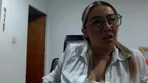 nymphomaniacgirl77 online show from February 12, 11:30 pm