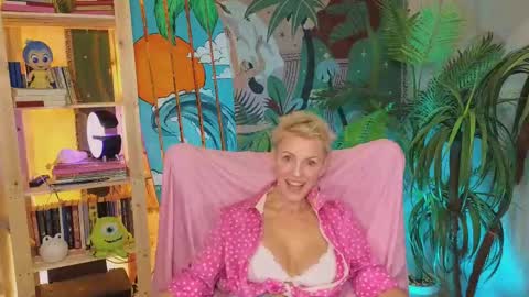 Angie online show from October 11, 5:12 am