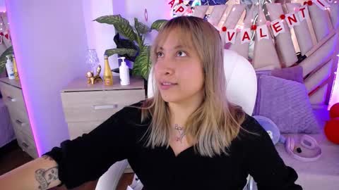 Snapshot of nyx_andria chatting on February 19, 8:10 pm Alex . online show from February 19, 8:10 pm