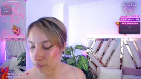 Snapshot of nyx_andria chatting on February 1, 2:58 am Alex . online show from February 1, 2:58 am