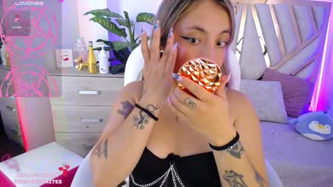Snapshot of nyx_andria chatting on January 31, 8:54 pm Alex . online show from January 31, 8:54 pm
