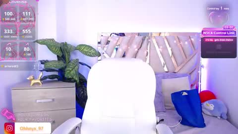 Snapshot of nyx_andria chatting on March 7, 3:40 am Alex . online show from March 7, 3:40 am