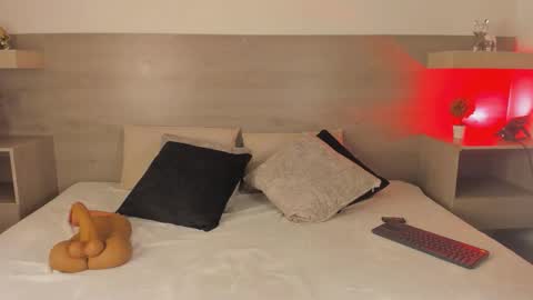 nyxee_ online show from March 14, 5:11 am