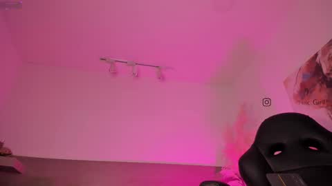 Nyx Shadow online show from September 25, 5:14 am