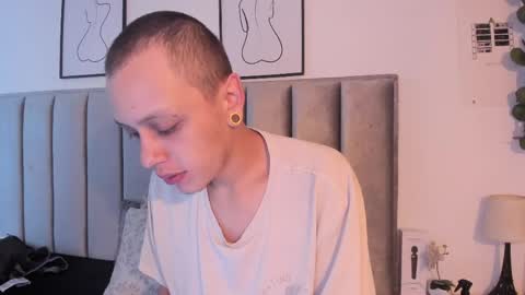 Sara Help me reach 1000 followers online show from May 6, 1:06 pm