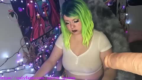 Snapshot of occvlt_qveen chatting on February 16, 6:21 am occvlt qveen online show from February 16, 6:21 am
