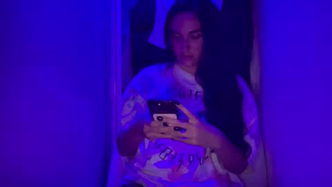 A L A R A  online show from October 18, 2:16 am