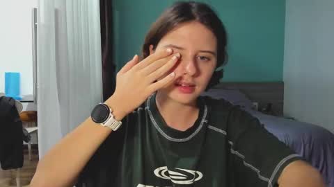 Evie online show from December 6, 2:44 pm