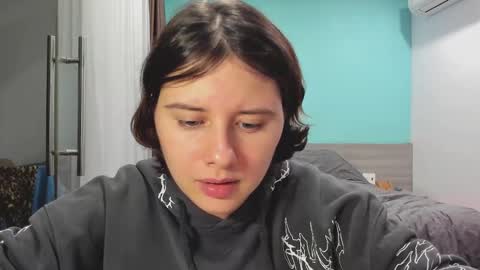 Evie online show from December 15, 11:01 am