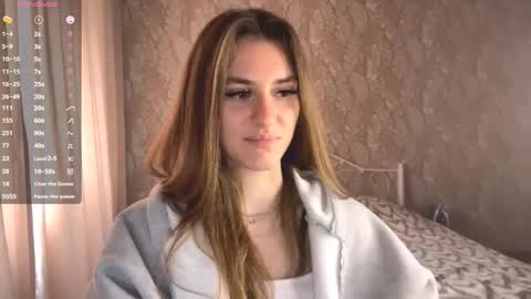 Snapshot of odelinabain chatting on September 18, 9:35 am Mia online show from September 18, 9:35 am