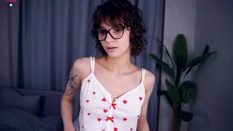 Thea online show from September 13, 6:32 pm