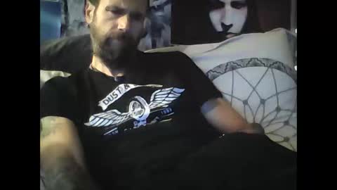 Snapshot of oedipe666 chatting on December 3, 5:49 pm oedipe666cam online show from December 3, 5:49 pm