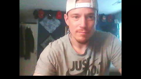 Snapshot of oh_you_know69 chatting on March 3, 12:26 am who dares toss me some tips lets have fun online show from March 3, 12:26 am
