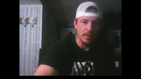 Snapshot of oh_you_know69 chatting on February 7, 5:31 am who dares toss me some tips lets have fun online show from February 7, 5:31 am