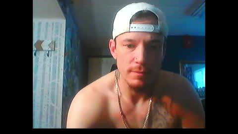 Snapshot of oh_you_know69 chatting on January 6, 9:43 pm who dares toss me some tips lets have fun online show from January 6, 9:43 pm