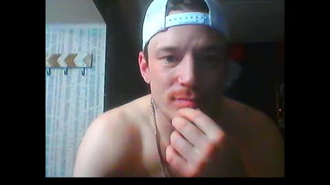 Snapshot of oh_you_know69 chatting on January 27, 2:31 am who dares toss me some tips lets have fun online show from January 27, 2:31 am