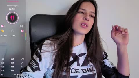 ohanna_ online show from October 15, 8:53 pm