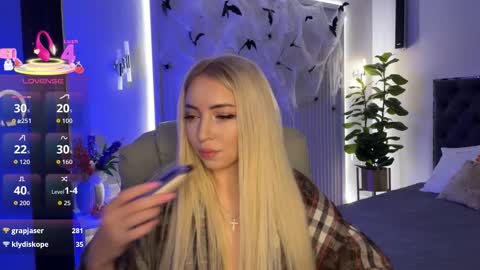 Emma online show from October 31, 1:28 am