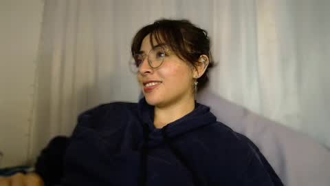 Snapshot of okanne chatting on February 12, 7:44 am Skylar online show from February 12, 7:44 am