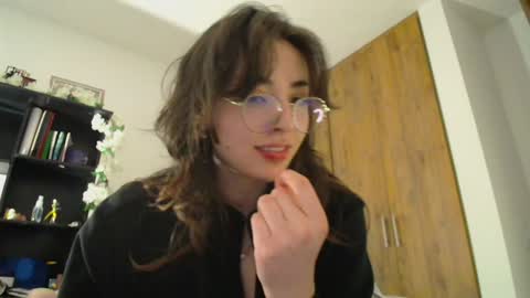 Snapshot of okanne chatting on January 29, 6:43 am Skylar online show from January 29, 6:43 am